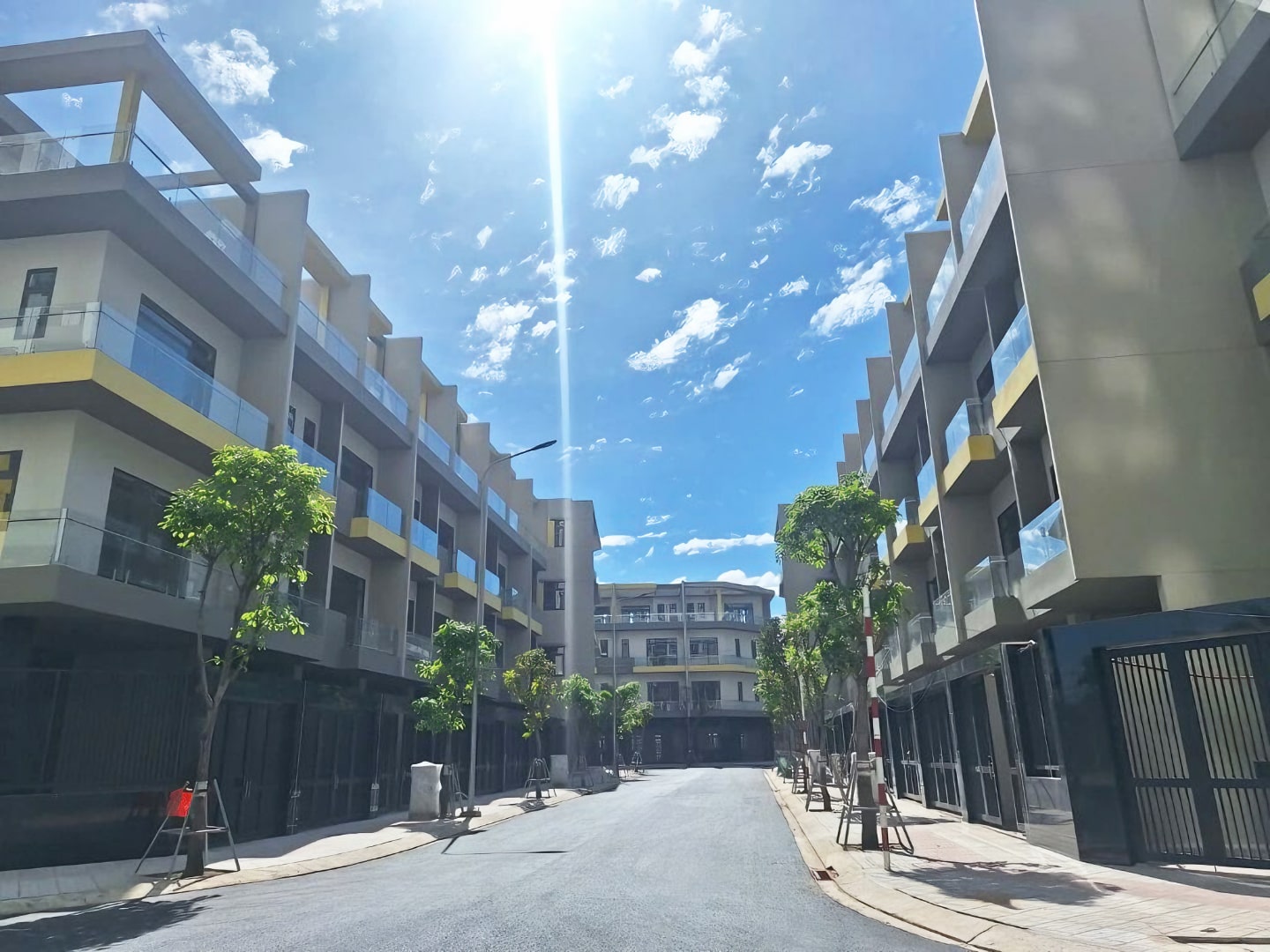 Tiên độ xây dựng nhà phố Bcons Uni Valley - Hình 3